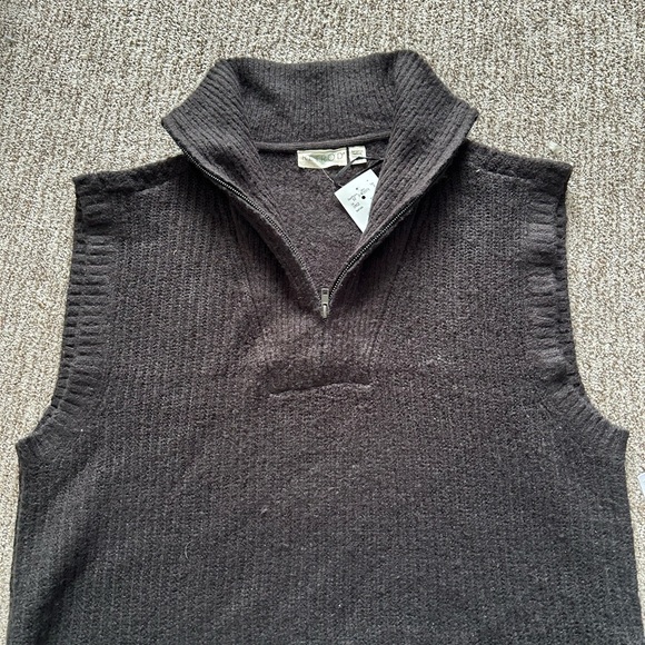 BLACK SWEATER VEST - Size L - Picture 2 of 3
